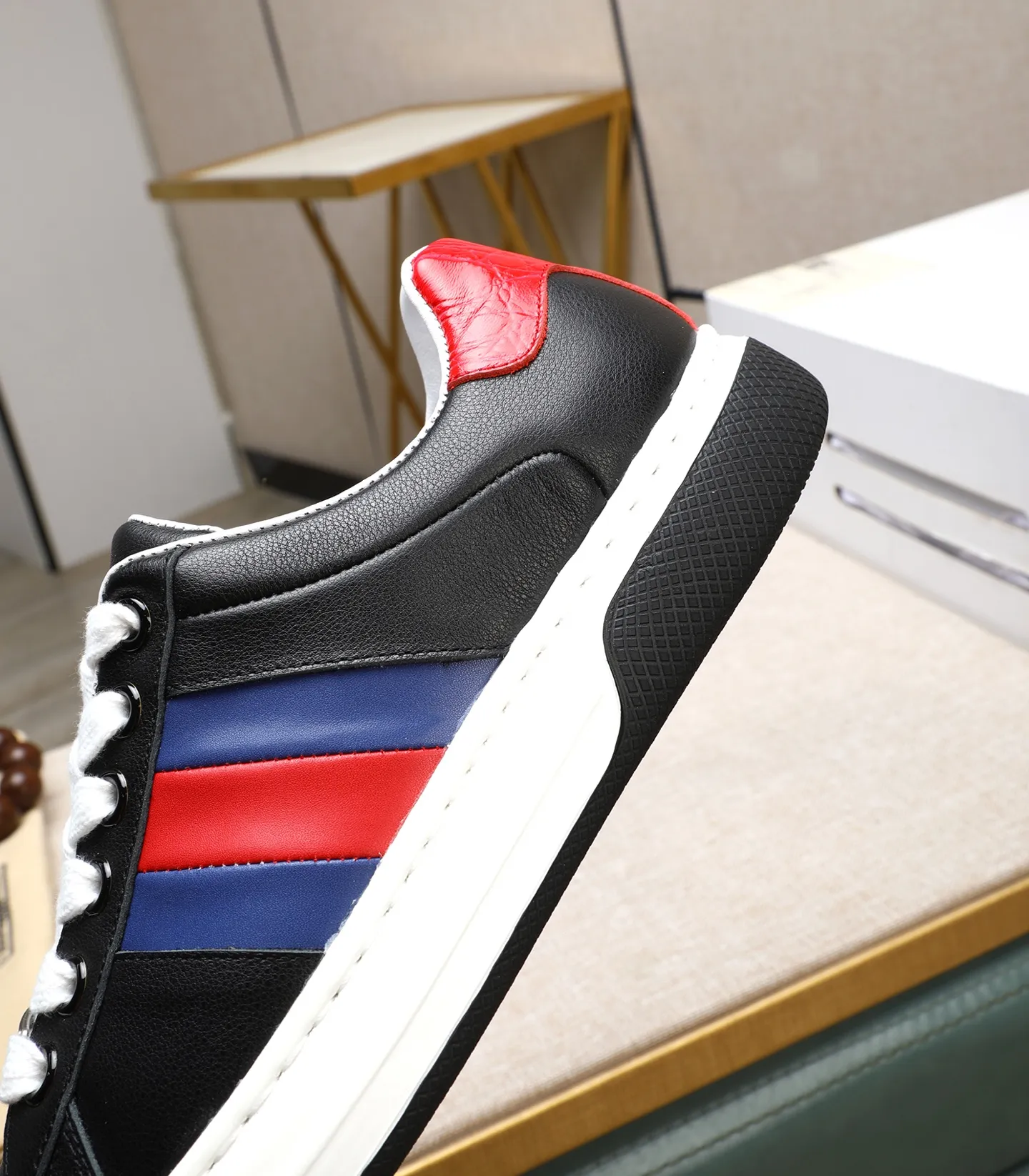Men's clothing and shoes 💰500 (Gucci) The latest 🎁🎁 casual and fashionable men's shoes 👟 from the official website, hot style 💥 style is simple and elegant, exclusive for trendy men. Unique official website latest brand double G elements 👑 original Gucci decoration, fashionable and generous, original material original calfskin, ✅ fully imported first-layer pigskin lining, official website designated wear-resistant, lightweight original rubber casual outsole, counter classic model taken in kind, 38-44 black and white optional